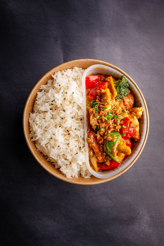 Lachs-Nigiri und Maki — Sushi bestellen Hamburg Sushi Supply